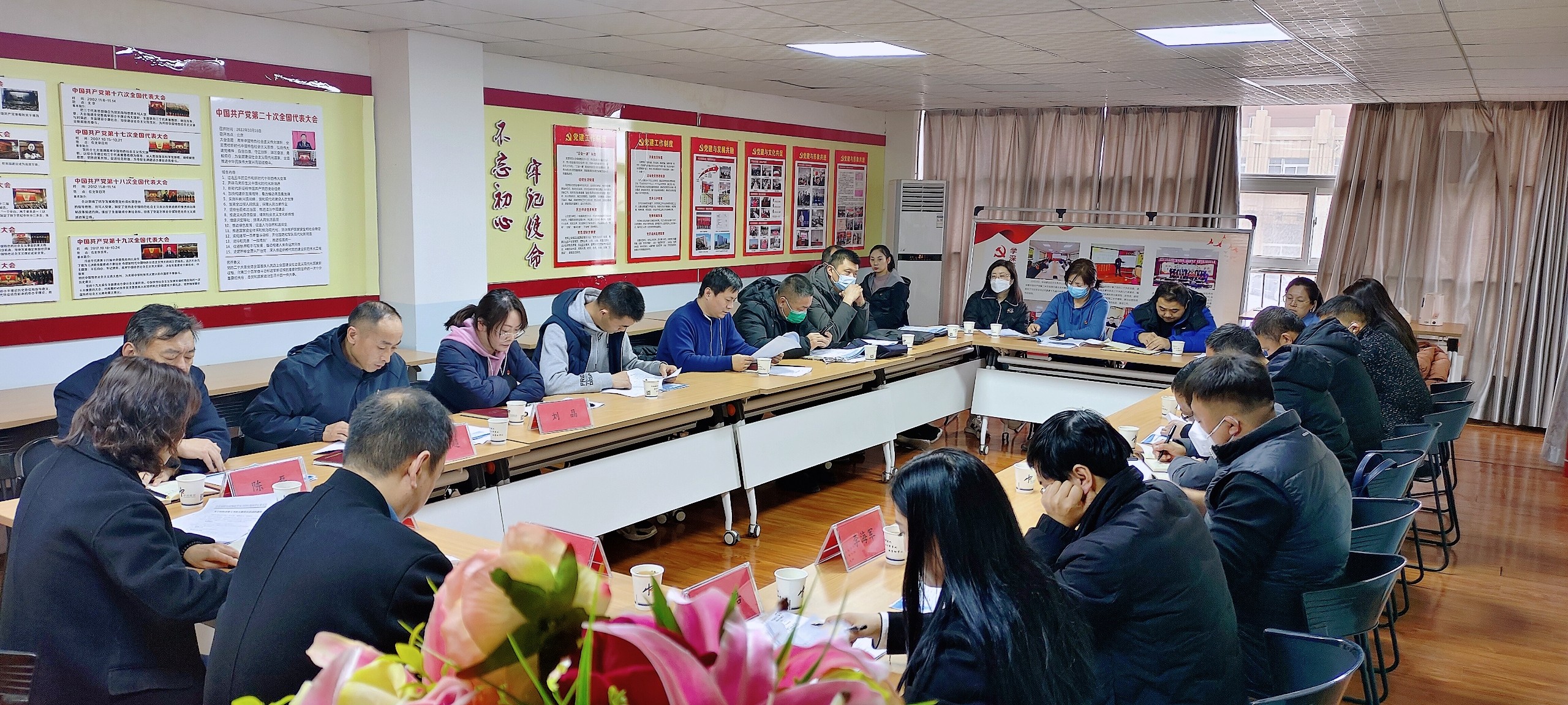 走進項目一線 共謀經(jīng)濟發(fā)展 ——安陽市市場監(jiān)管局12315投訴中心黨支部與中潤建設(shè)黨支部聯(lián)合開展主題黨日活動